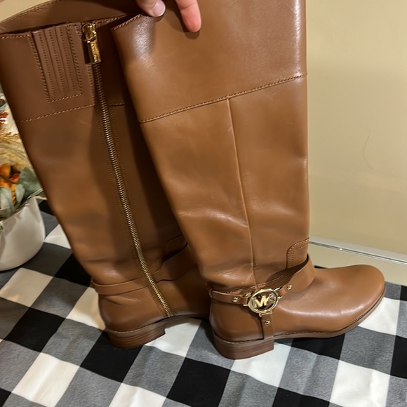 Michael Kors riding boots color luggage size 6 nwot - Picture 3 of 10